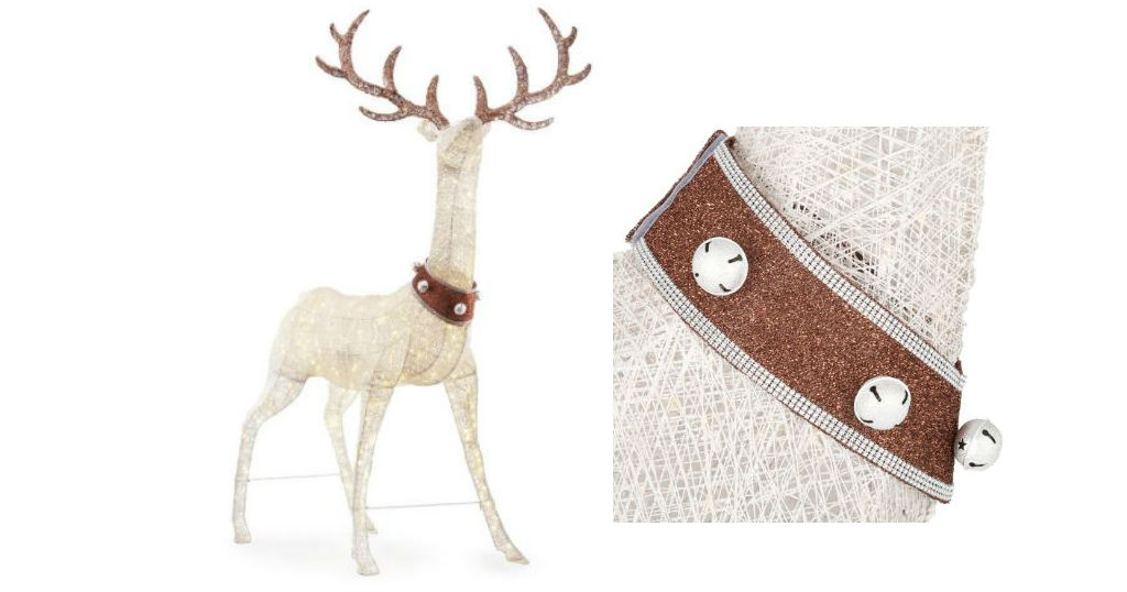 Standing Deer with Jingle Bell Collar 320L LED PVC a solo $89 (Reg. 169) en Home Depot